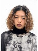 ボブヘアのスパイラルパーマ・ブリーチ毛のスパイラルパーマ