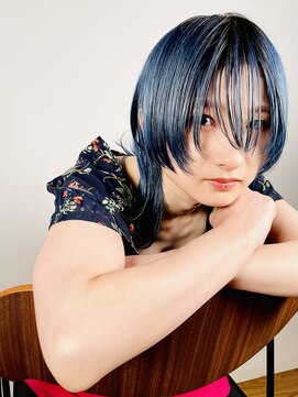 ビューティブロー ビービー(Beauty Blow B.B) マッシュウルフダブルカラーブルーブラック顔周りレイヤー