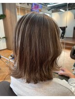 ライズ バイ レボ(RISE by REVO)&nbsp;ペールベージュセクションカラーグラデーションカラー外ハネボブ