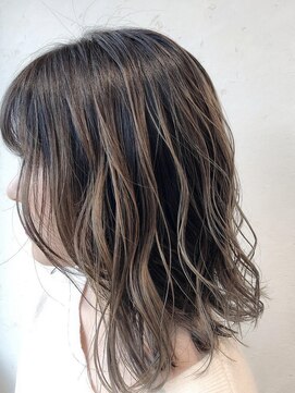 スリー(THREE) ハイライト