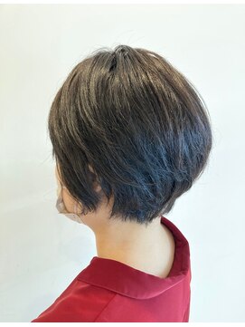 スタジオ アルファプラス 日暮里店(studio α+) ステップボーンカットカットボブショートハイライト白髪ぼかし