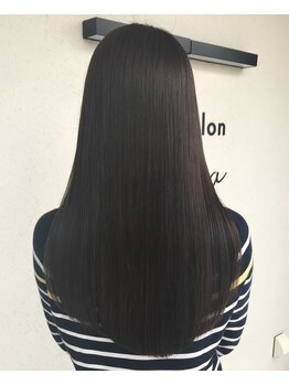 ヘアサロン テラ(Hair salon Tera)の写真/髪への負担を最小限に。アルカリ～酸性の薬剤を使い分けて、まっすぐすぎない自然で柔らかなストレートに◎