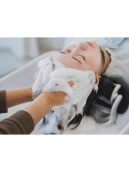 【国分寺に移転Open】ナノバブルシステム搭載のシャワーヘッドmarbbで頭皮の汚れを取り除きながらケア。