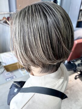 トリニティ(trinity) ブリーチカラー・ハイライト・白髪ぼかし【豊見城・南風原】