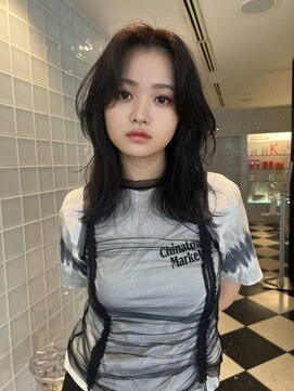 ラパンセ ブルー(LA PENSEE BLEU) 韓国　ハッシュカット　ミディアムレイヤー　ゆるふわミディアム