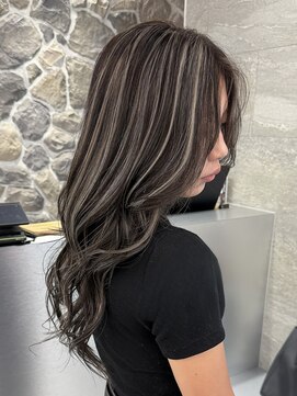 リュストル 町田(LUSTRE) 「透明感×立体感で魅せる大人ハイライトカラー」