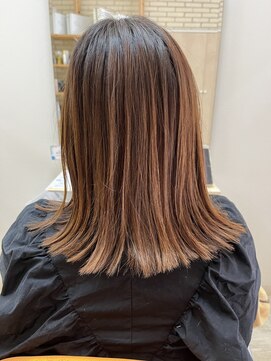 アヴァン(avan.) 外ハネ 切りっぱなしミディアム