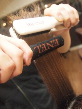 ククラ ヘアーデザイン バイ モーレ クオン(CuCuLa Hair design by molle × xuon)の写真/『伸ばす』ではなく『蒸す』という新発想！髪に負荷をかけすぎることなく、驚きの質感ストレートを実現