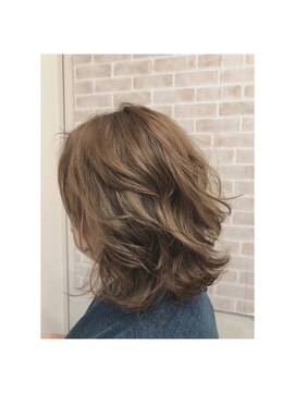 ビーダッシュアヴェダ(B dash AVEDA) グレージュミディアム