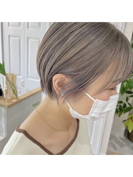 クム 東川口(kum) ホワイトベージュ×丸みショート