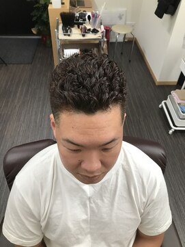 バンブルビー(BUMBLEBEE) ショートパーマスタイル