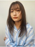 攻めすぎないストレートレイヤースタイル