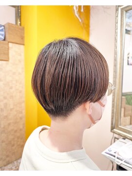 リタ(Lita) 涼しげ刈り上げマッシュショート