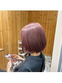 定番ボブに派手さを出したピンクベージュ