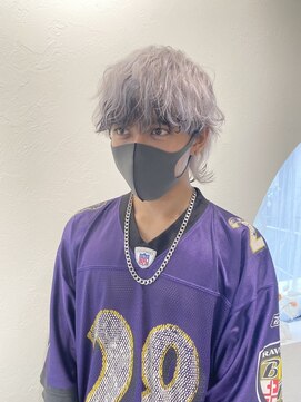 ハチ(HACHI) デザインカラーとマッシュパーマ風ウルフ