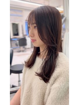 ナチュラ(natura) やわらかい顔周りとシースルーバングで小顔に◎透明感艶ベージュ