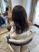 ウイ(Ui) ミディアム×ブラウンカラー