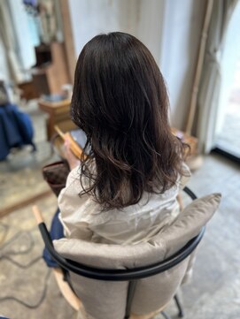 ウイ(Ui) ミディアム×ブラウンカラー