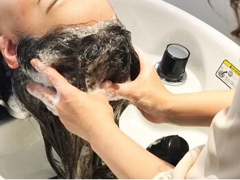 クオーレ ヘアーアンドエステティックサロン(CUORE HAIR ESTHETIC SALON)の写真/【癒しの極上ヘッドスパ】スパだけでも気軽にご予約可能な《SPAコース》で至福のひと時を！