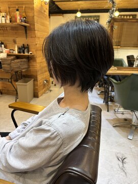 チリンバイロストシティー(Chillin by LOSTCITY) くびれショートボブ