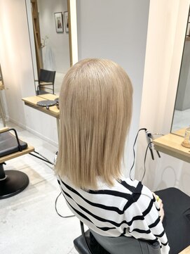 シアン 矢場町店(CYAN.) ブリーチで作るホワイトブロンド