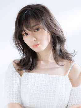 大人女性の魅力を引き出すカラーをご提案！白髪を隠さず”活かす”自然な仕上がりに満足度UP◎