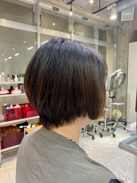 レンジシキチジョウジ (RENJISHI KICHIJOJI) 首元すっきりなショートボブ