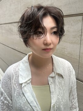 ヴィヴィ(VIVIE) アンニュイオリーブグレーショートパーマウェーブ小顔前髪質改善