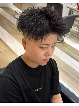 ルースト 京都河原町店(ROOST) MEN’S HAIR/サーフカール/刈り上げセンターパート/ツイスト