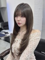 ロムーク 表参道(LOMKH)&nbsp;小顔ロングレイヤーカット顔周り春シールエクステ透明感カラー