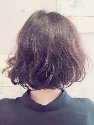 大人女性多数来店♪歳を重ねるとともに気になる悩みを解消！いつまでも若々しく、美しいヘアスタイルに―。