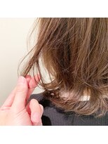 デフィー(DEFY) ふわっとミディアムレイヤースタイル