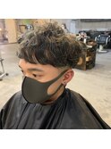 mowen 南堀江 メンズ カーリーパーマ×オリーブカラー×刈り上げ