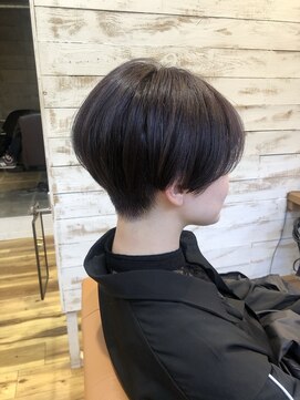 ティティ(TiTi) 女性らしいマッシュショート[TiTi_栗林れい]