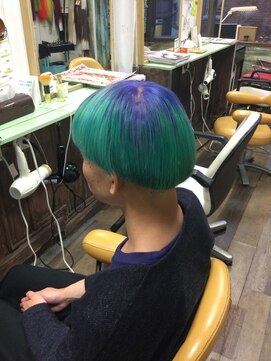 ヘアースペース 練馬店(hair space COCO) ブリーチしてマニパニ、根本ムラサキ、毛先グリーン