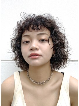 ビュートリアム 福岡(BEAUTRIUM) スパイラルパーマのカーリーボブヘアー