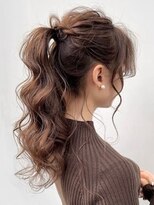 アイユー(ii+U)&nbsp;ふわふわポニーテール　レディライク　大人可愛い　ヘアアレンジ