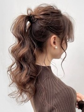 アイユー(ii+U) ふわふわポニーテール　レディライク　大人可愛い　ヘアアレンジ