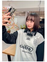 ヘアーアンジェ グロウ 武蔵小杉店(Hair ange grow) ショートボブ×ユニフォームシャツ×スウェットパンツのコーデ-2