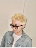 抜きっぱなしホワイトブロンドメンズ短髪スパイキーショート