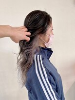コニーズヘアサロン(Connie's Hair Salon)&nbsp;一色の明度差を楽しむ上級者インナーカラー