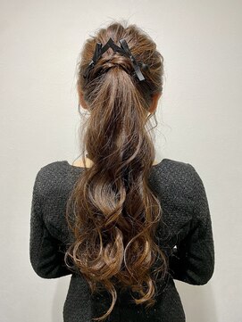 ダリア(Dahlia) 編み込みリボン×大人ローポニー