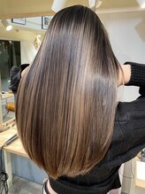 【髪質改善MENU】様々なダメージヘアに、内外両方から高濃度の栄養を与え、ツヤ感溢れる美髪へ導きます―。