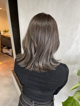 ティティ(TiTi) ハイライトで白髪カバー[TiTi_栗林れい]