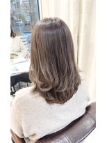 レリーアンテ 大阪梅田(Rely ante) レイヤーカット　アッシュベージュ　髪質改善