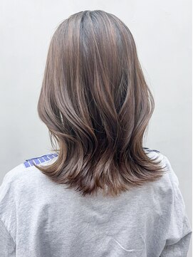 アイティーバイアルバム 藤沢店(IT by ALBUM) グレージュカラーフレンチカジュアルくびレイヤー_ba480941