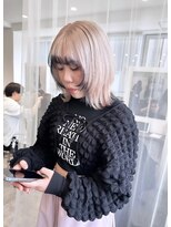 カラ ヘアーサロン(Kala Hair Salon)&nbsp;White beige × Black