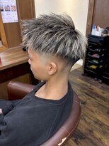 ラフ バイ マグ 南松本(R.A.F. by Mag)&nbsp;スキンフェードアップバングホワイトメッシュハイライト