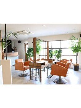 【吹田駅徒歩３分】経験豊富なスタイリストによるマンツーマン施術で、あなたの髪のお悩みを解決します♪