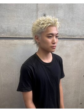 オーシャントーキョー ホワイト 原宿(OCEAN TOKYO WHITE) スパイキーショート刈り上げフェードツーブロック七三パーマ